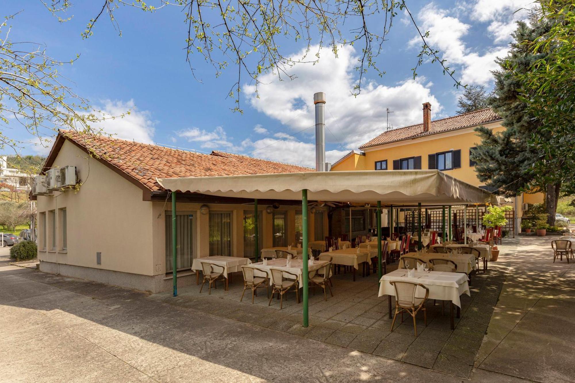 Restaurant Bric Dekani Zewnętrze zdjęcie